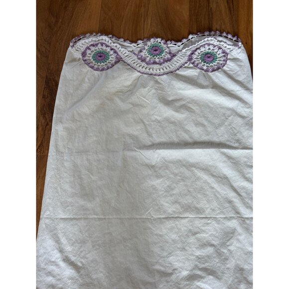 Vintage White Pillowcases With Purple & Green Crochet Floral Edge - Picture 2 of 8